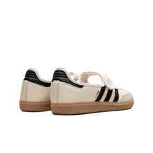 Cargar imagen en el visor de la galería, ADDIDAS SAMBA JANE BEIGE

