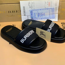 Cargar imagen en el visor de la galería, SANDALIA BURB3RRY NEGRO BLANCO
